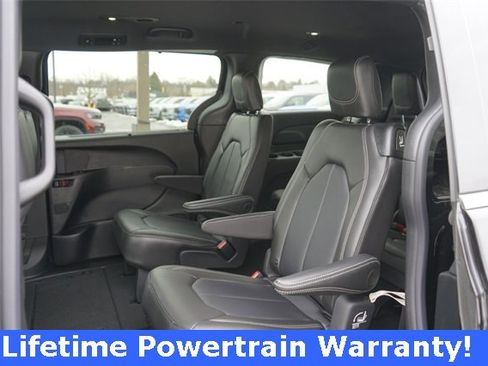 New 2026 Chrysler Pacifica Select image 27