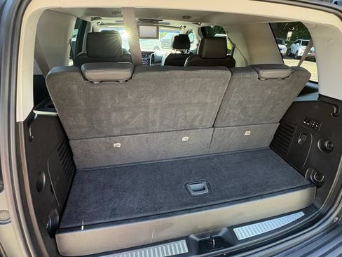Used 2018 Cadillac Escalade Premium Luxury AWD/4WD image 35