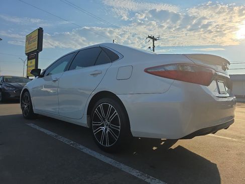 Used 2016 Toyota Camry SE FWD image 7