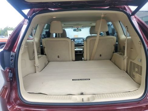 Used 2016 Toyota Highlander XLE AWD/4WD image 8