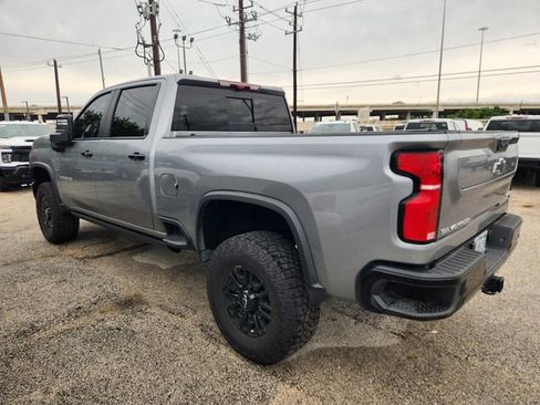 Used 2025 Chevrolet Silverado 2500 ZR2 w/ Technology Package AWD/4WD image 4