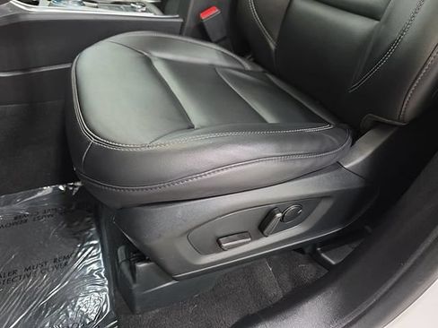 Used 2023 Ford Explorer XLT w/ Equipment Group 202A AWD/4WD image 29