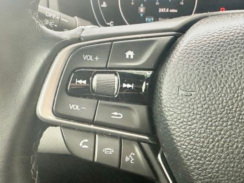 Used 2018 Honda Accord Touring image 11