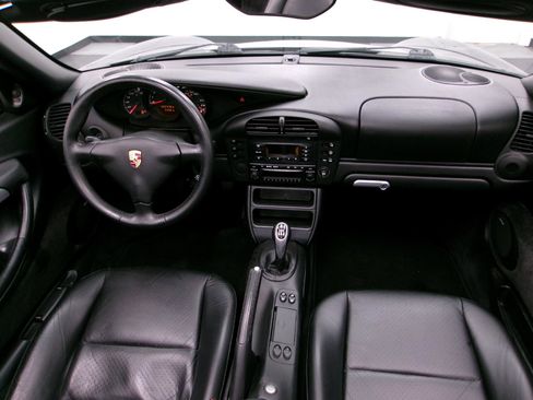 Used 2004 Porsche Boxster RWD image 3