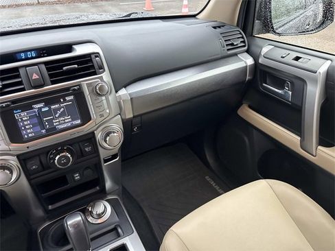 Used 2016 Toyota 4Runner SR5 Premium image 14