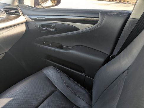 Used 2014 Lexus LS 460 AWD w/ Comfort Package image 24