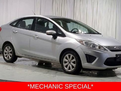 Used 2013 Ford Fiesta SE image 2