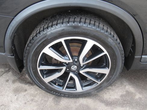 Used 2018 Nissan Rogue AWD image 6