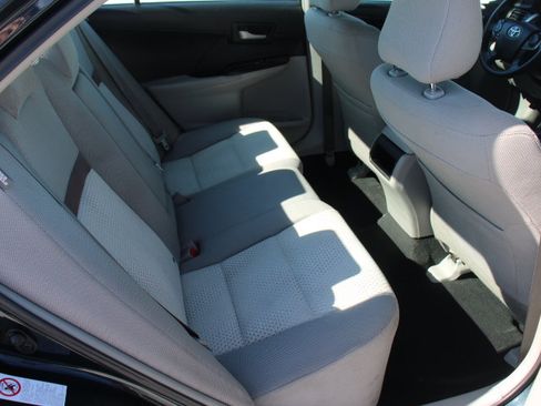 Used 2014 Toyota Camry LE FWD image 17