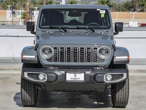 New 2026 Jeep Wrangler Unlimited Sahara AWD/4WD image 3