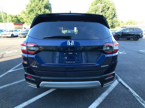 Certified 2024 Honda Pilot Touring image 13