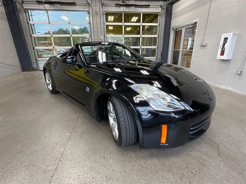 Used 2006 Nissan 350Z Grand Touring RWD image 31
