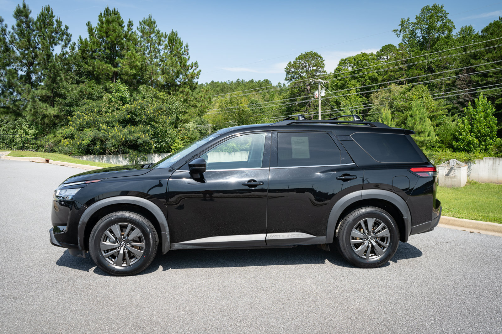 Used 2022 Nissan Pathfinder SV FWD image 5