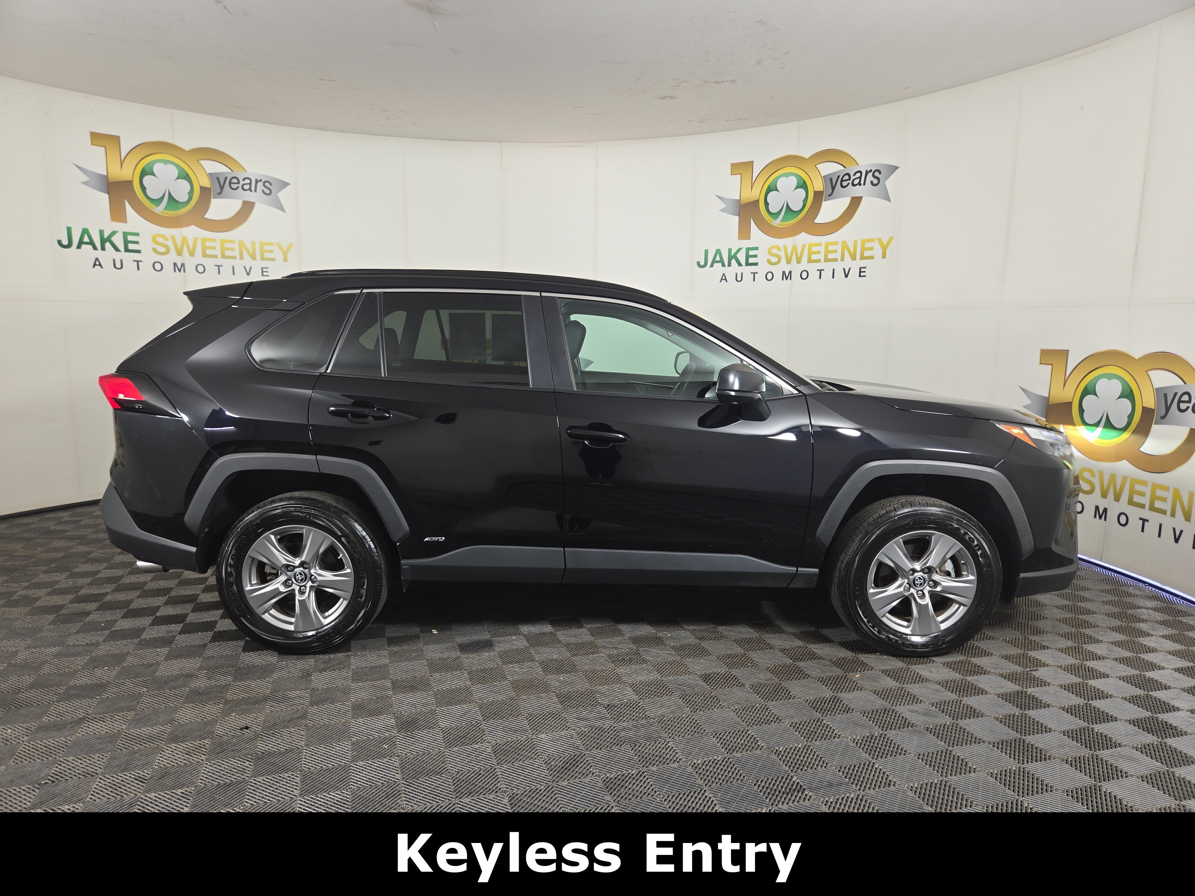 Used 2024 Toyota RAV4 LE AWD/4WD image 9