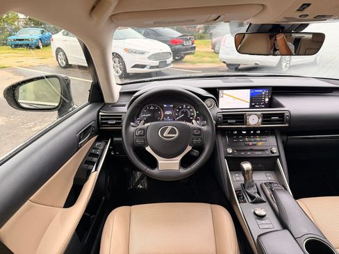 Used 2018 Lexus IS 300 w/ Comfort Package RWD image 33