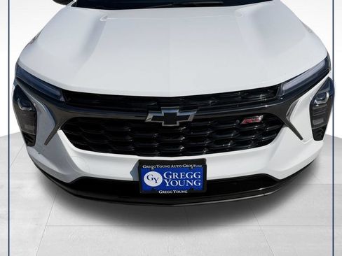 Used 2025 Chevrolet Trax RS w/ Sunroof Package FWD image 1
