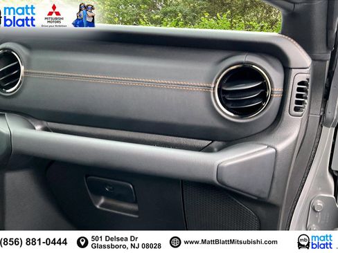 Used 2022 Jeep Wrangler Unlimited Sahara image 17