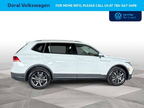 Certified 2022 Volkswagen Tiguan SE image 9