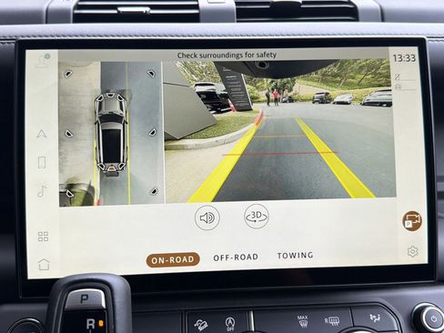 New 2026 Land Rover Defender 130 X-Dynamic SE image 25