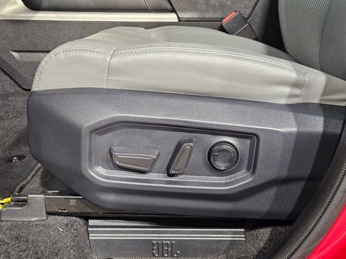 Used 2024 Toyota Tundra Limited AWD/4WD image 23
