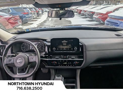 Used 2025 Nissan Pathfinder SV image 7