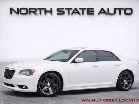 Used 2014 Chrysler 300 SRT8 w/ Leather Interior Group RWD image 1