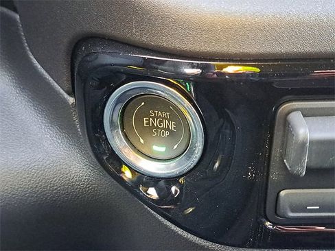 Used 2025 GMC Sierra 1500 Elevation image 28