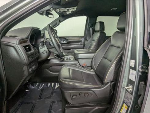 Used 2023 Chevrolet Suburban Premier image 14