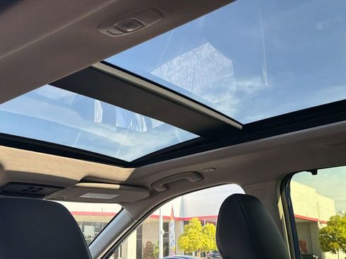 Used 2023 Nissan Rogue Platinum w/ Platinum Premium Package image 6