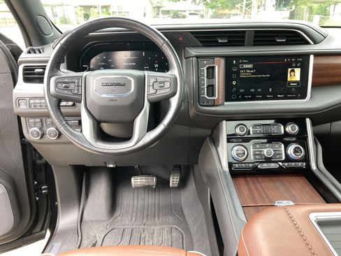 Used 2023 GMC Yukon XL Denali Ultimate AWD/4WD image 15