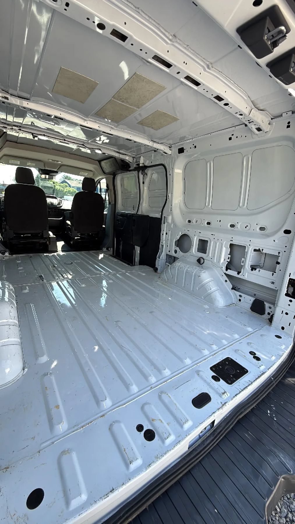 Used 2018 Ford Transit 150 130 Low Roof RWD image 15