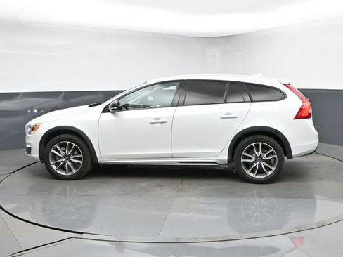 Used 2017 Volvo V60 T5 Cross Country Platinum AWD/4WD image 6