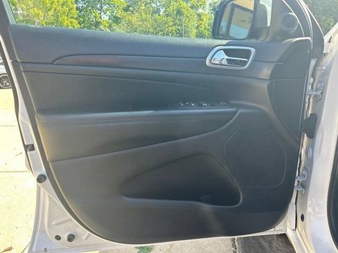 Used 2018 Jeep Grand Cherokee Altitude AWD/4WD image 26