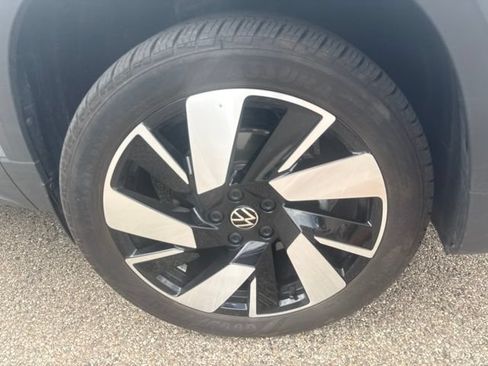 Used 2023 Volkswagen Taos SEL AWD/4WD image 3