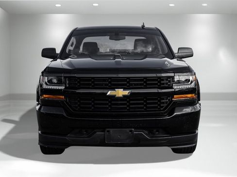 Used 2018 Chevrolet Silverado 1500 Custom w/ Custom Value Package image 4