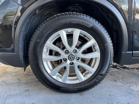 Used 2017 Nissan Rogue SV FWD image 26