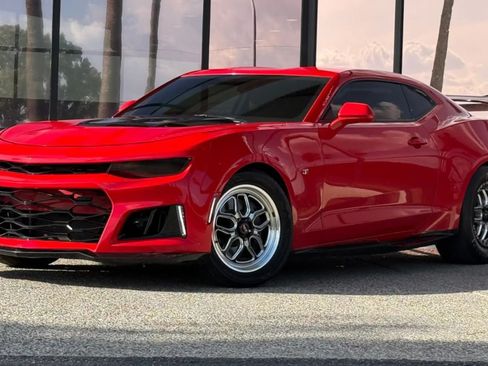 Used 2017 Chevrolet Camaro SS RWD image 2