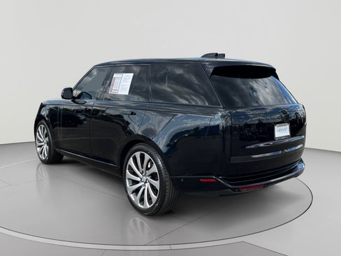 Used 2023 Land Rover Range Rover SE AWD/4WD image 3