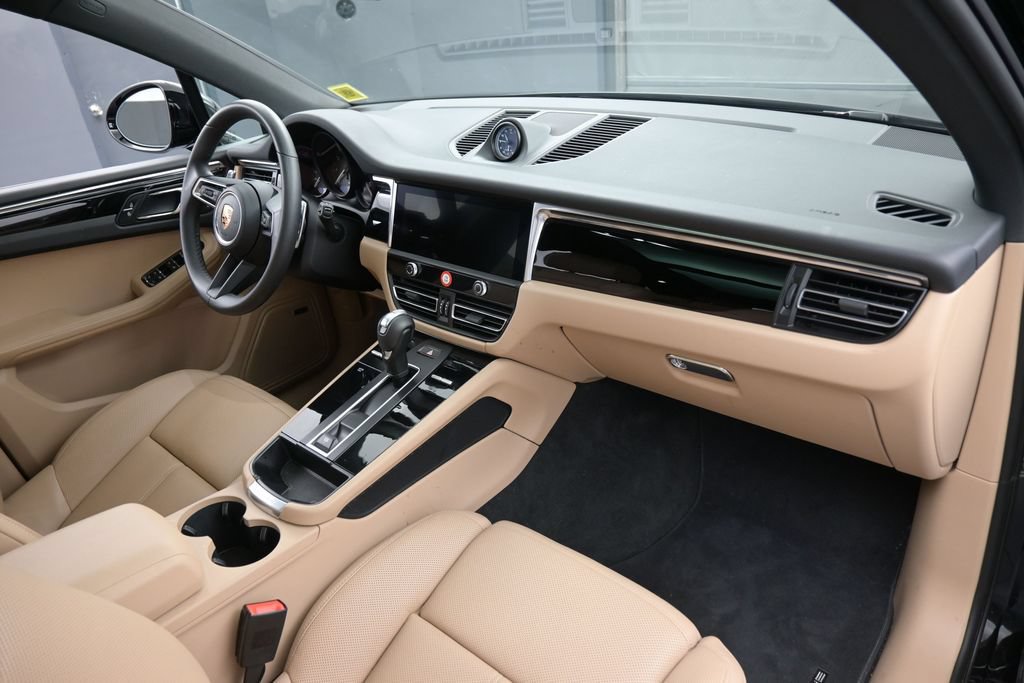Certified 2026 Porsche Macan AWD/4WD image 30