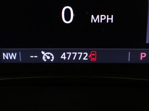 Used 2023 Chevrolet Traverse LT FWD image 18