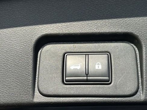 Used 2025 Nissan Rogue SV image 21