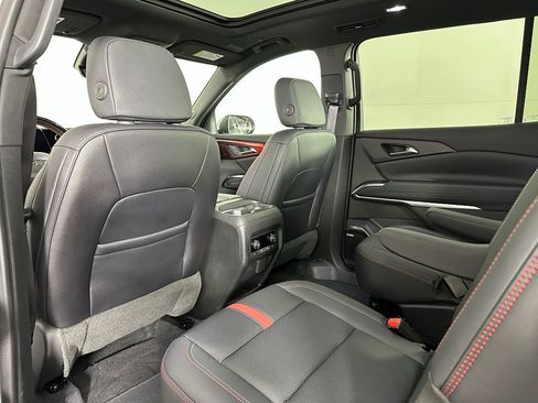 Used 2024 Chevrolet Traverse RS image 29