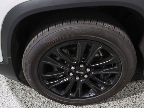 Used 2023 GMC Acadia SLT w/ Elevation Edition AWD/4WD image 11