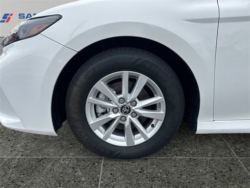 Used 2025 Toyota Camry LE image 14