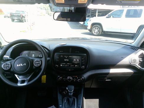 Used 2025 Kia Soul LX FWD image 18