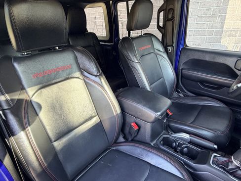 Used 2018 Jeep Wrangler Unlimited Rubicon w/ Dual Top Group AWD/4WD image 22