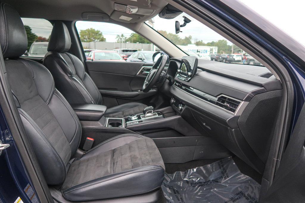 Used 2024 Mitsubishi Outlander AWD image 16