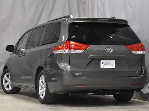 Used 2012 Toyota Sienna LE image 2