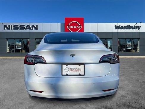Used 2022 Tesla Model 3 Standard Range image 5