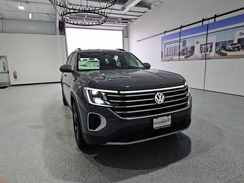 New 2026 Volkswagen Atlas SE FWD image 2